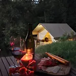 Forrest Garden - Where Nature Meets Comfort *