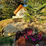 Forrest Garden - Where Nature Meets Comfort مكان تخييم