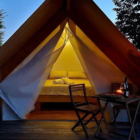 Kamp Forrest Garden - Where Nature Meets Comfort